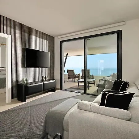 Seaview ~ Modern ~ Close To ~ Pool *