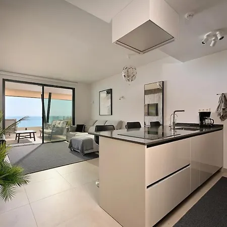 아파트 Seaview ~ Modern ~ Close To ~ Pool 푸엔히롤라