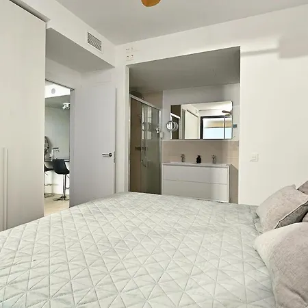 Seaview ~ Modern ~ Close To ~ Pool